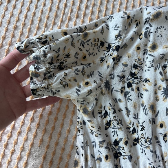 Floral Crop Top - Picture 2 of 3